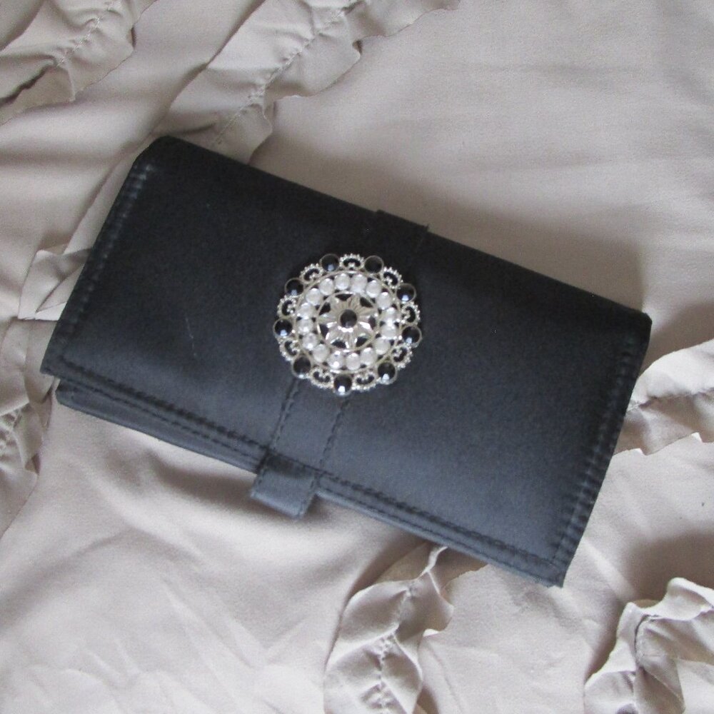 NWOT expandable wallet clutch